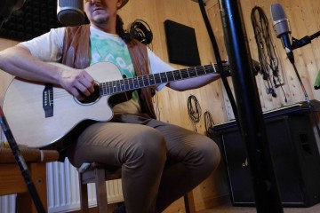 09.04.2014 Hostem Hráče de El Pado, je kytarista Sam …