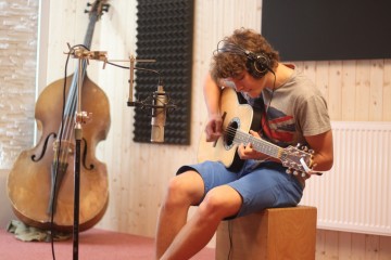 17.10.2014 První kytarista Adama Schilbergre. Matěj.