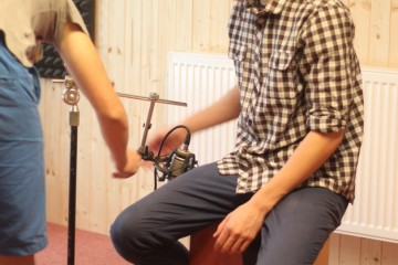 30.10.2014 Na cajon hraje s Adamem Schilbergrem Tonda Hrabal