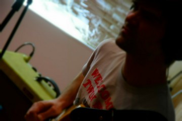 Jirka Kučerovský  nahrává scénickou hudbu….