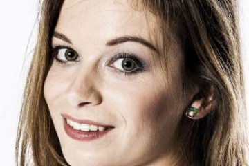 Slovenská herečka Barbora Remišová natáčí komentář k výrobku Vectavir