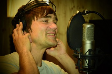 Jirka Kučerovský nahrává zpěvy pro Marka Ztraceného