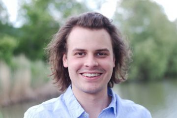 Herec Filip Teller nahrává píseň do reklamního videa pro Penny Market