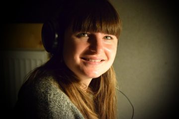 Harriet Wrag z Londýna nahrává výukové programy v angličtině
