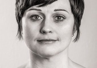 Herečka národního divadla Brno Hana Tomáš Briešťanská nahrává čtené texty pro vydavatelství Didaktis