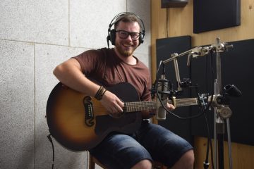 Kytarista a Zpěvák Andy Minet