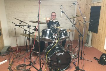 Dnes začíná nahrávat kapela z Miroslavi – AFFECTED – Bubeník / kytarista / zpěvák Mira