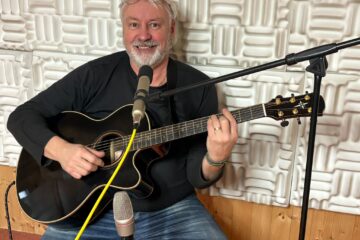 BRABENCI – Kytara a zpěv: Pavel „Skoba“ Martínek….