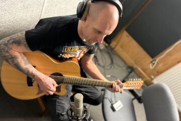 Kytarista a zpěvák „Jim Bim“ začíná nahrávat své album…..