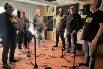 Partička skvělých chlapíků a výborných muzikantů, kteří si říkají „BRABENCI“ …..vocály se nahrávaly dohromady. Nevěřil jsem že to dopadne dobře, ale dopadlo…..