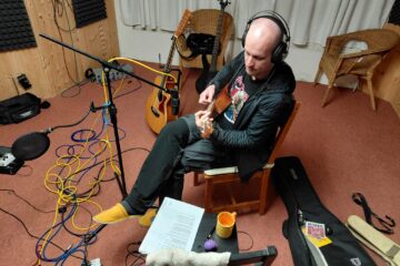 Jim Bim pokračuje v nahrávání. Dnes ukulele….